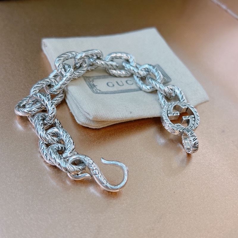 G*u*i bracelets